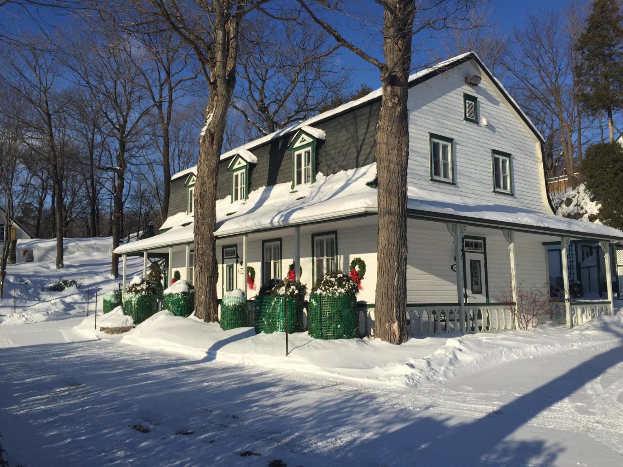 Goeliche Hotel Et Appartement Saint-Laurent-de-l'ile d'Orleans Zimmer foto