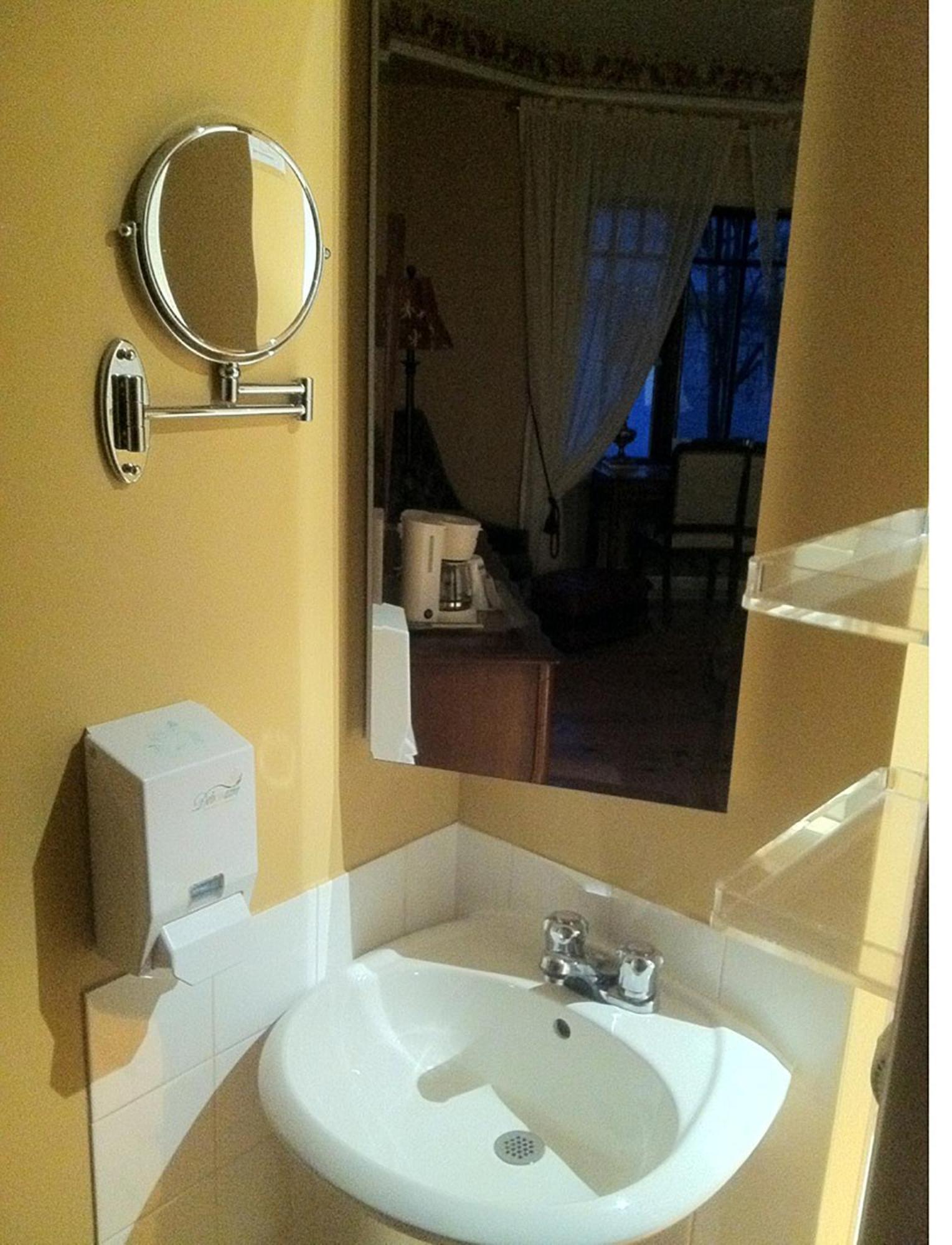 Goeliche Hotel Et Appartement Saint-Laurent-de-l'ile d'Orleans Zimmer foto