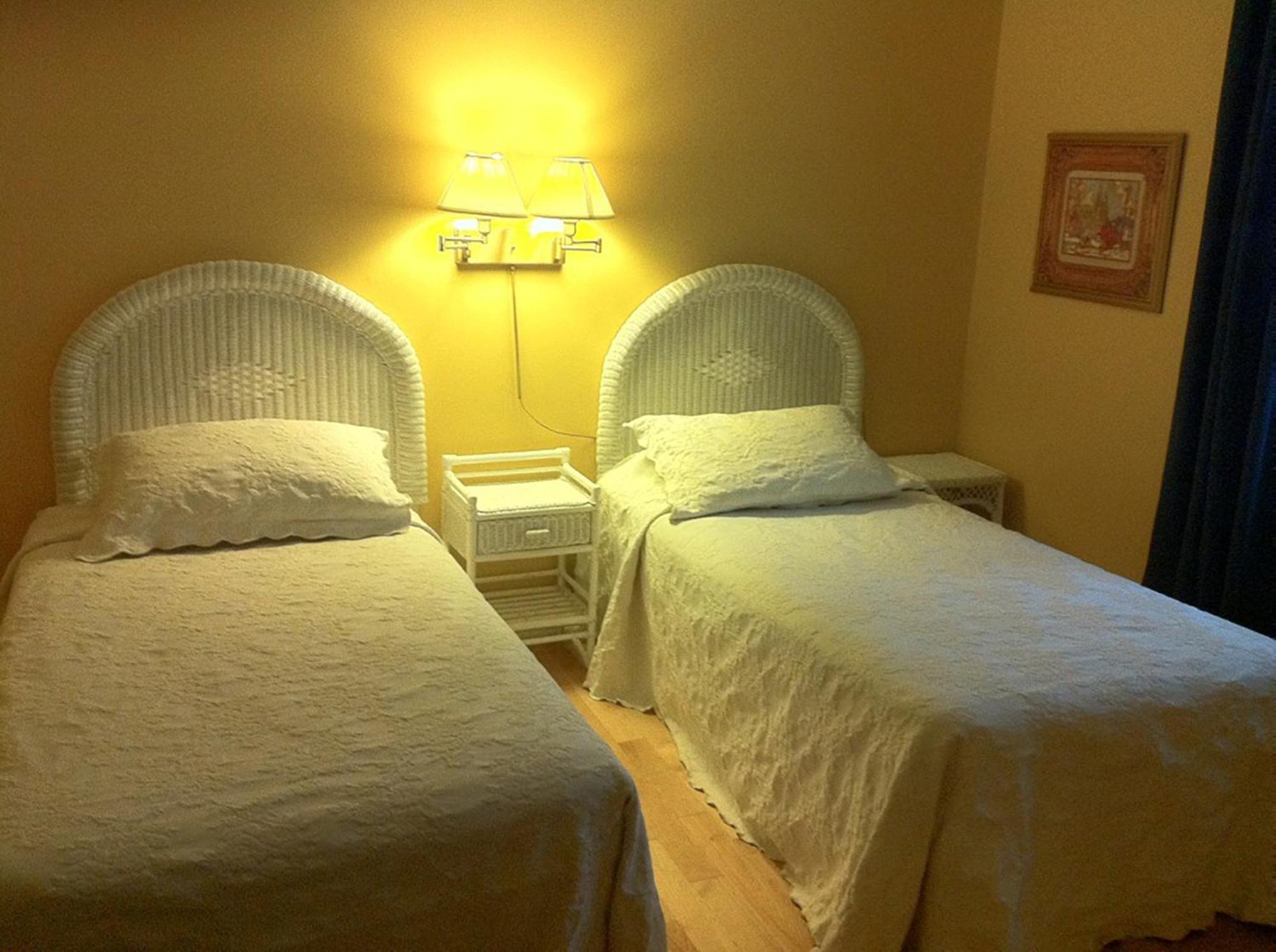 Goeliche Hotel Et Appartement Saint-Laurent-de-l'ile d'Orleans Zimmer foto