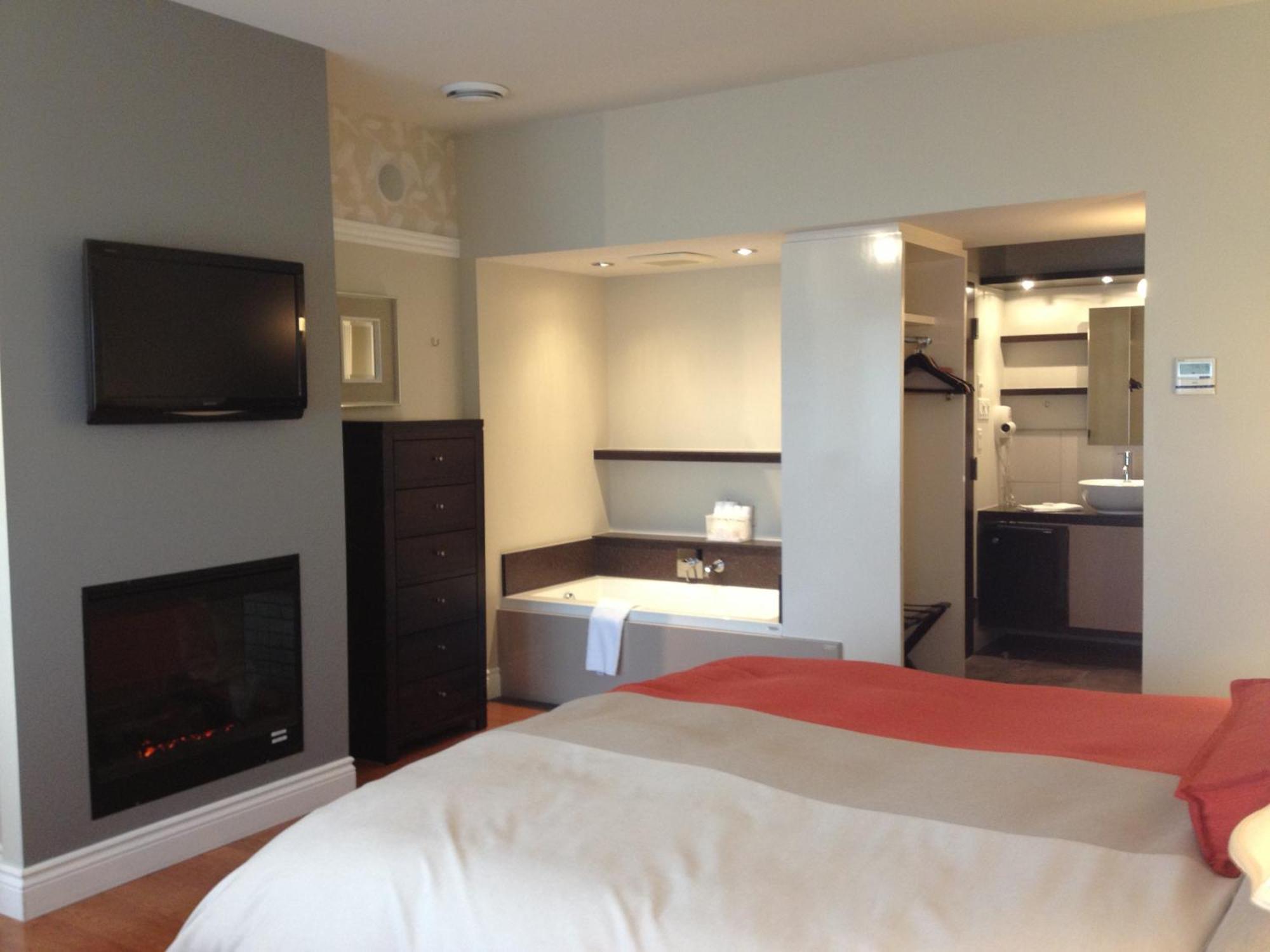 Goeliche Hotel Et Appartement Saint-Laurent-de-l'ile d'Orleans Zimmer foto