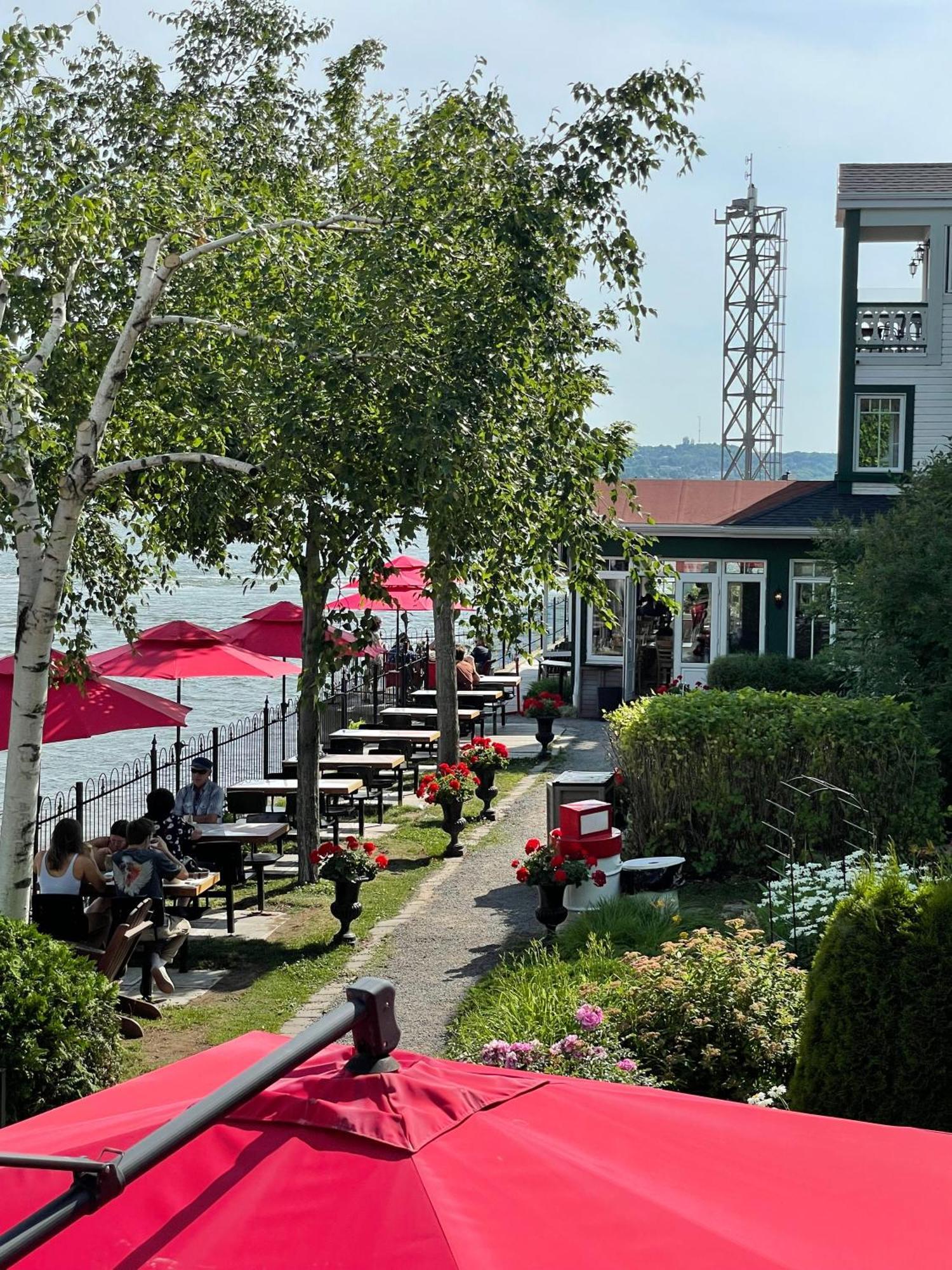 Goeliche Hotel Et Appartement Saint-Laurent-de-l'ile d'Orleans Exterior foto